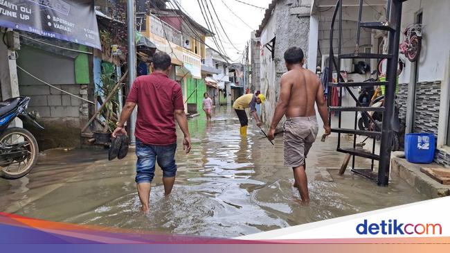 Banjir Rob Berhari-hari, Warga Jakut Kesulitan Mandi hingga Harus Tahan BAB