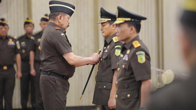 Jaksa Agung Lantik Rudi Margono Jadi Jamwas, Leonard Eben Ezer Kabadiklat