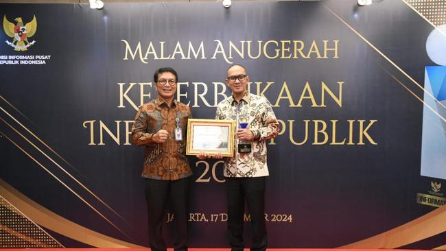 Kemenkum Raih Peringkat 3 Anugerah Keterbukaan Informasi Publik 2024