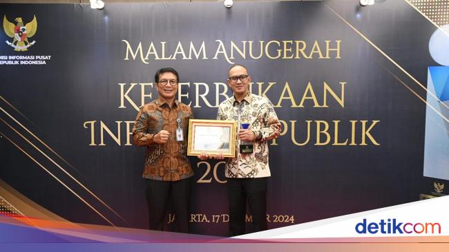 Kemenkum Raih Peringkat 3 Anugerah Keterbukaan Informasi Publik 2024