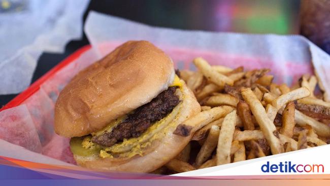 Restoran Ini Pakai Minyak yang Sama Masak Burger Selama 100 Tahun