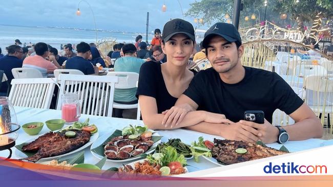 Romantisnya Tyas Mirasih dan Tengku Tezi Saat Makan Seafood dan Hot Pot