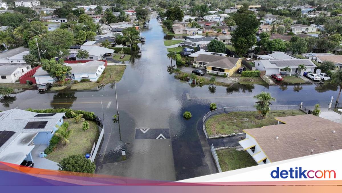 Bak Sungai, Begini Penampakan Banjir Rendam Jalanan di Florida
