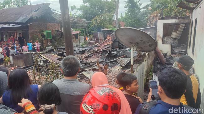 Charger Hp Meledak Bikin 2 Rumah di Sumsel Hangus Terbakar