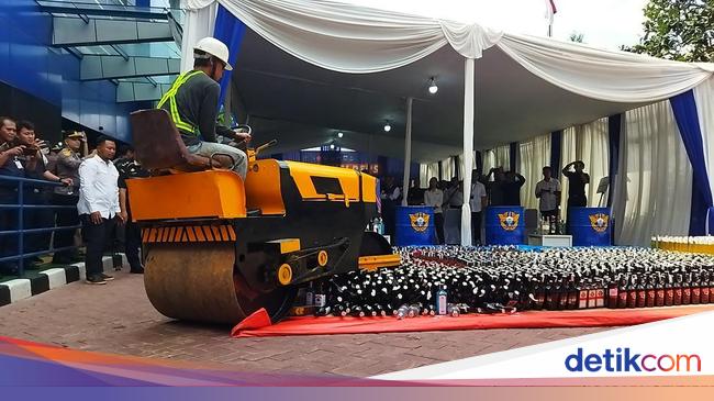 Bea Cukai Jakarta Musnahkan 44 Juta Batang Rokok-66 Ribu Liter Miras Ilegal