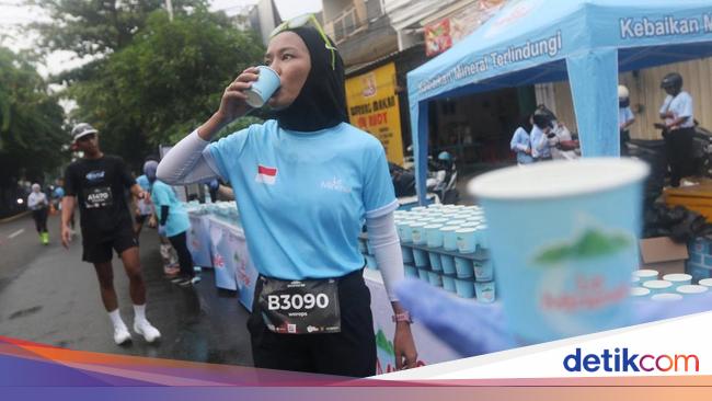 Mineral Esensial dari Le Minerale Segarkan 2.500 Pelari di Semarang 10K