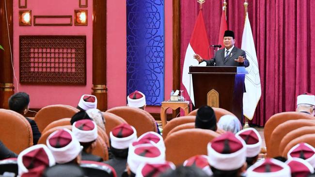 Prabowo Singgung Profesor Tak Setuju Makan Bergizi: Otak Pintar, Hati Tidak