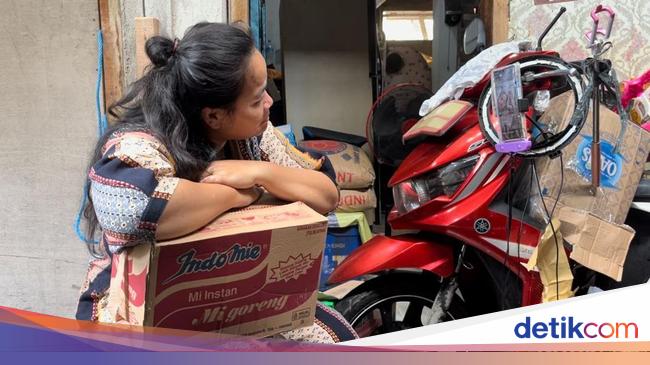 Warga di Muara Angke Live TikTok Saat Banjir, Disawer Rp 500 Ribu