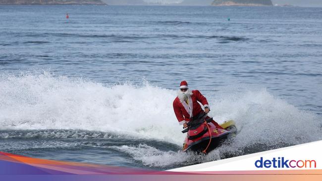 Aksi Sinterklas di Brasil Antar Hadiah Naik Jet Ski