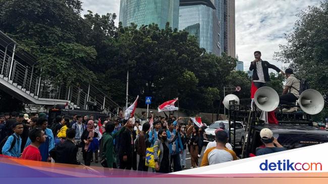 Bemnus Jakarta Demo di Depan KPK, Desak Harun Masiku Segera Ditangkap