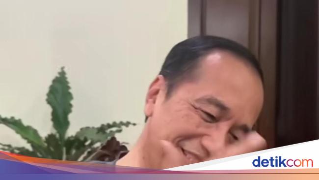 The moment Jokowi joins the viral reaction trend of mothers singing 'When I was little'