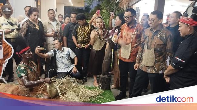 Menbud Fadli Zon Ungkap Tantangan Pelestarian Noken Papua