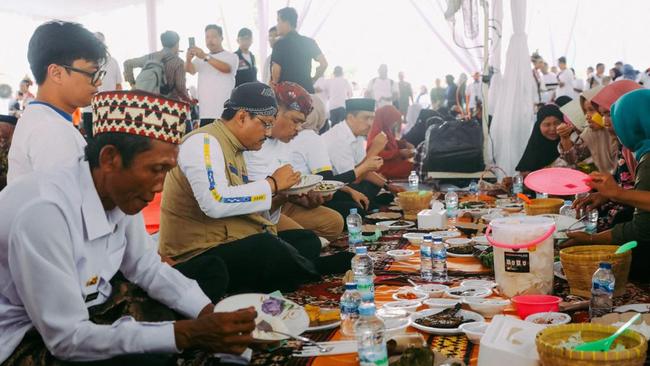 Kenduri Rakyat Meriahkan Hari Kesetiakawanan Sosial Nasional di Bumi Arum