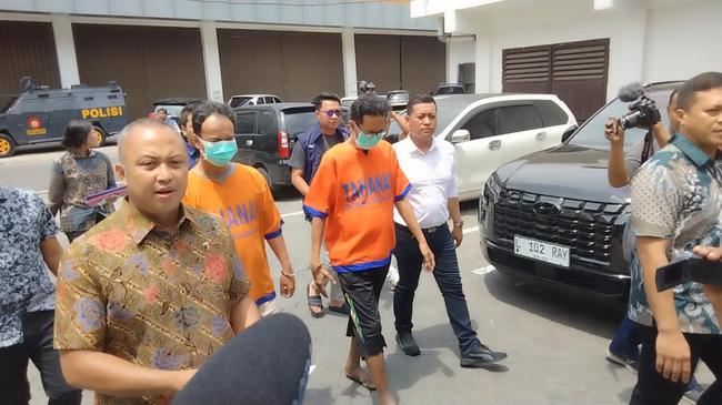 2 Pria di Surabaya Ditangkap Usai Rekam-Jual Video Model Ganti Baju