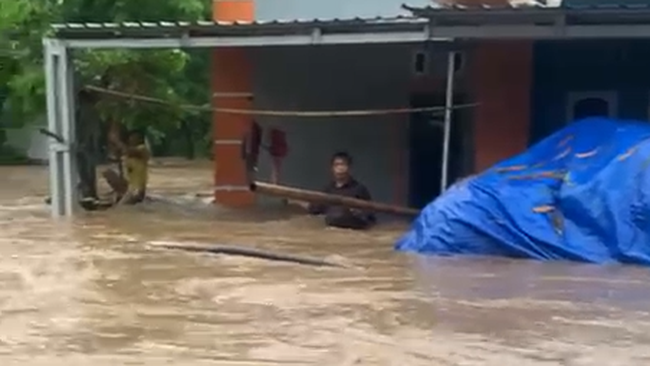 Banjir Bandang Terjang Maros Sulsel: 10 Jembatan Putus, 450 KK Terdampak