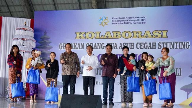 Kunjungi Bali, Menteri Wihaji Terjun Langsung Cek Keluarga Risiko Stunting