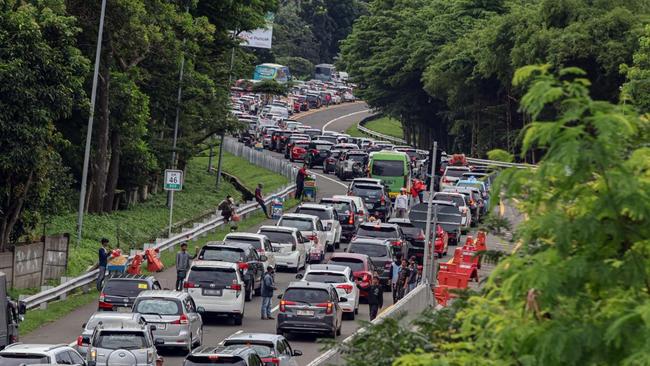 42 Ribu Kendaraan Melintas di Puncak Bogor hingga Siang Ini