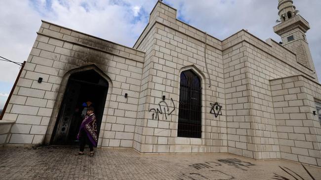 Otoritas Palestina Tuduh Pemukim Israel Bakar Masjid di Tepi Barat