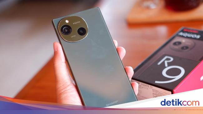 Unboxing Sharp Aquos R9: Bawa Kamera Leica Harga Rp 10 Juta