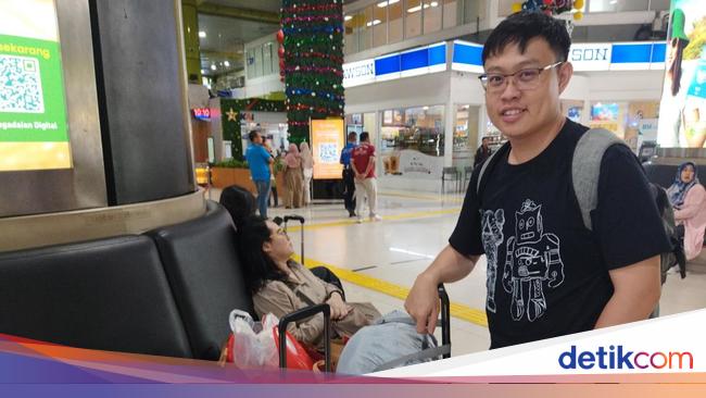 Marcel Pilih Mudik Bareng Keluarga Naik Kereta Meski Harga Tiket Naik