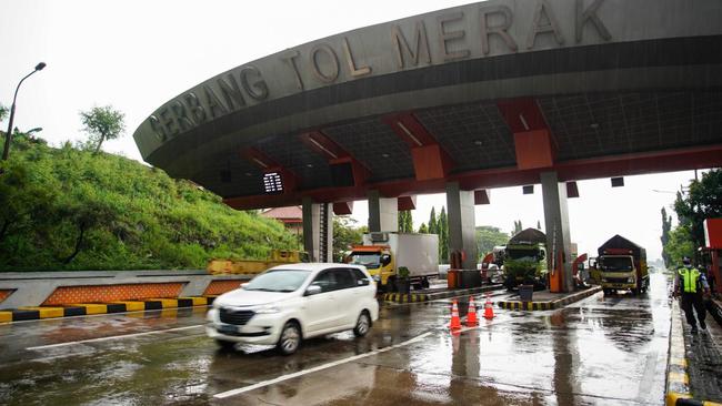 147 Ribu Kendaraan Melintas di Tol Tangerang-Merak Jelang Libur Natal