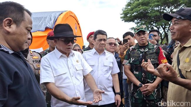 Mendes PDT Tinjau Pengungsian Korban Bencana di Sukabumi, Janji Relokasi