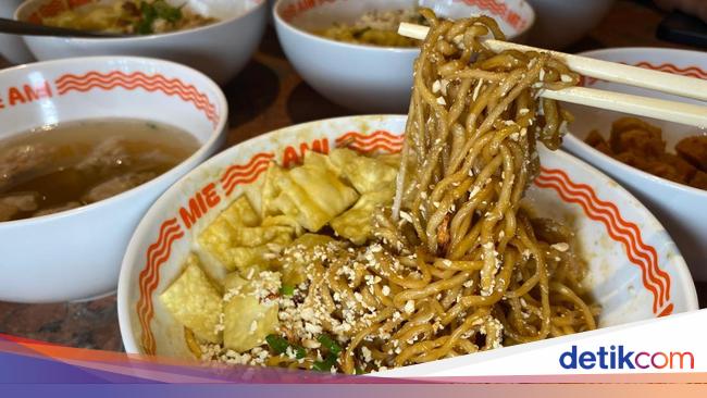 Mie Ami: Antre 1,5 Jam Buat Cicip Yamien di Resto Nikita Mirzani