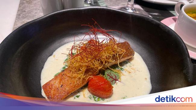 Rayakan Natal dengan Confit Salmon dan Beef Bourguignone di Kafe Ini