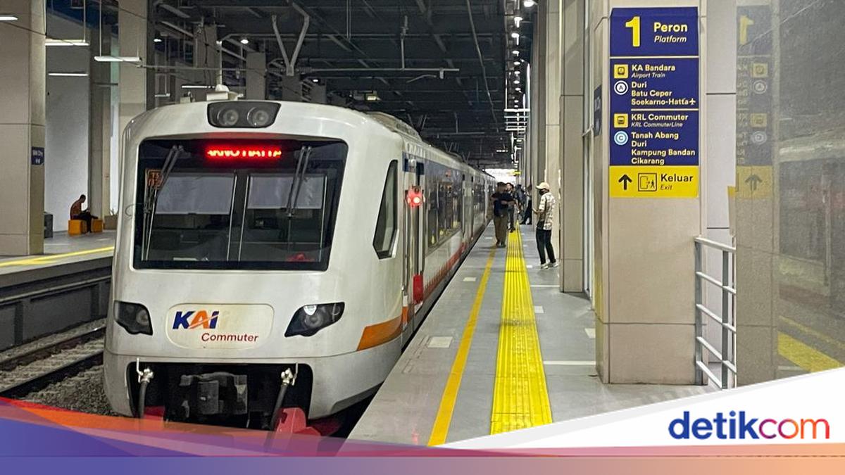 Kereta Tertemper Mobil di Stasiun Poris-Kalideres Dievakuasi
