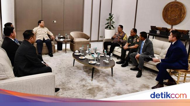 Tiba di Jakarta, Prabowo Langsung Gelar Rapat Terbatas