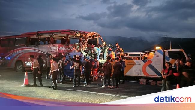 潘丹-玛琅收费公路上几秒钟的致命巴士与卡车事故造成 4 人死亡 潘丹-玛琅收费公路上几秒钟的致命巴士与卡车事故造成 4 人死亡