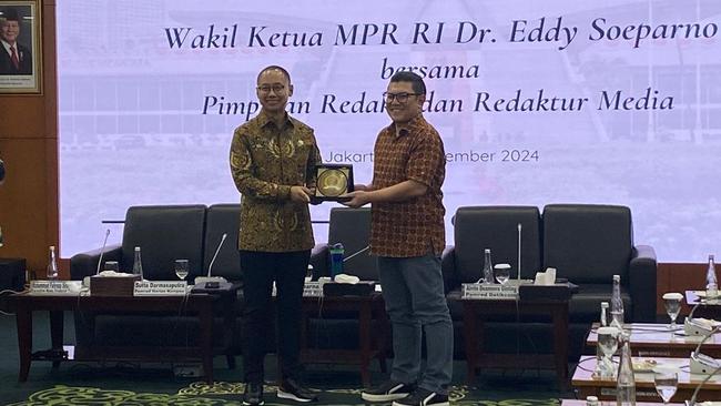 Waka MPR Eddy Soeparno Diskusi Akhir Tahun dengan Pemred Media