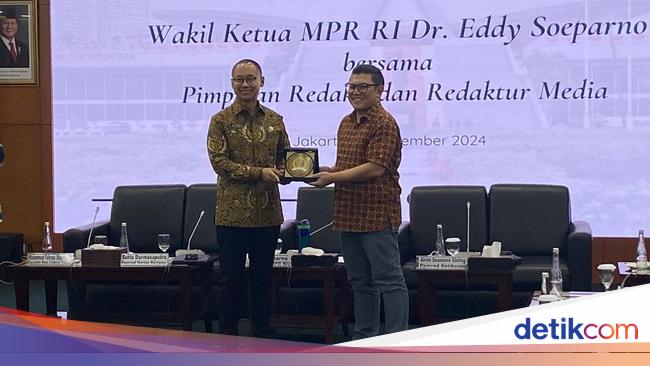 Waka MPR Eddy Soeparno Diskusi Akhir Tahun dengan Pemred Media