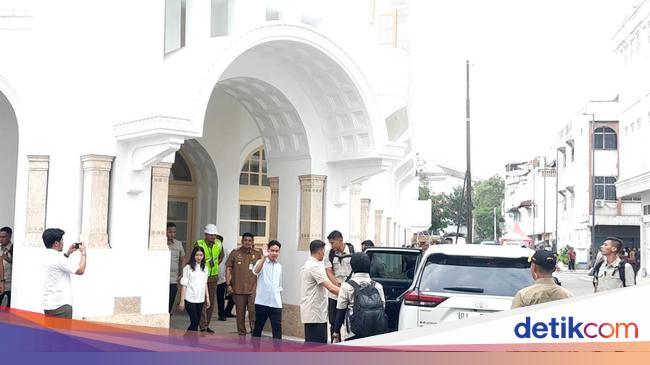 Kunker ke Medan, Gibran Cek Gedung Warenhuis dan Hadiri Perayaan Natal