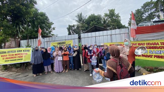 Warga Depok Keluhkan Asap Insinerator Sampah Bikin Sesak Napas hingga Batuk