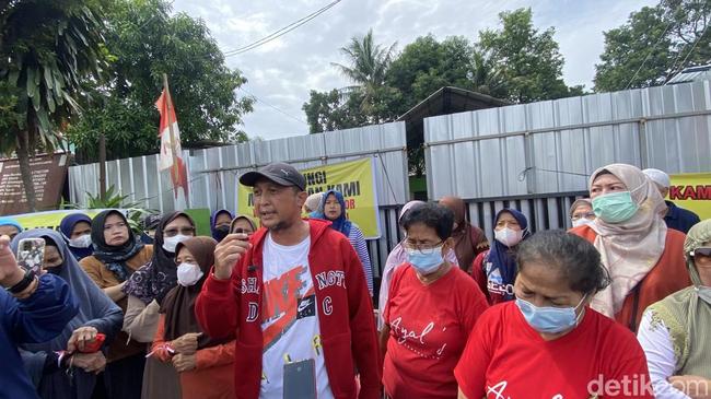 Warga di Depok Demo Tolak Insinerator Sampah: Asapnya Mengganggu!