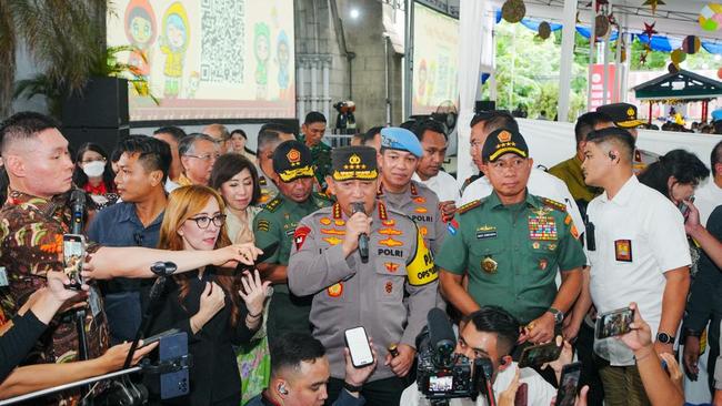 Kunjungi Gereja Katedral, Kapolri Pastikan Ibadah Natal Aman dan Khidmat