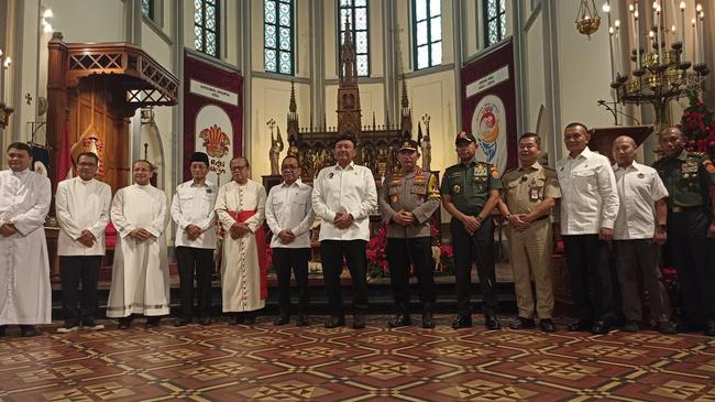 Tinjau Katedral Jakarta, Menko Polkam Sampaikan Pesan Natal Prabowo ke Jemaat