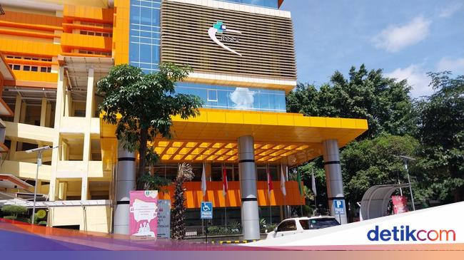 Kecelakaan Maut Bus vs Truk di Tol Malang, 4 Jenazah Dijemput Keluarga