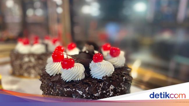 Kafe Legendaris Ini Sajikan Sosis hingga Black Forest Ikonik