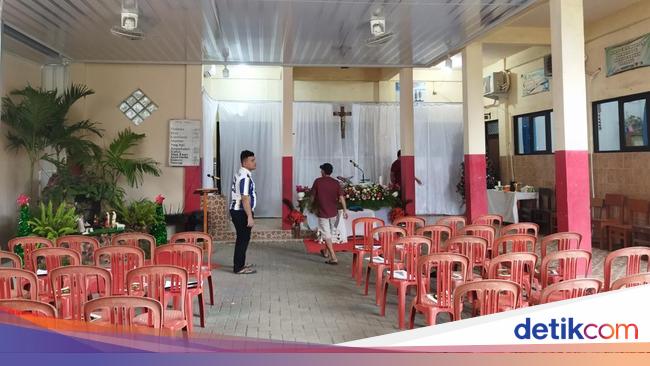 Umat Kristiani di Labuan Pandeglang Rayakan Natal di Halaman Sekolah