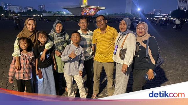 Cerita Iwan Tempuh 13 Jam Sumsel-Jakarta demi Liburan ke Monas Saat Natal