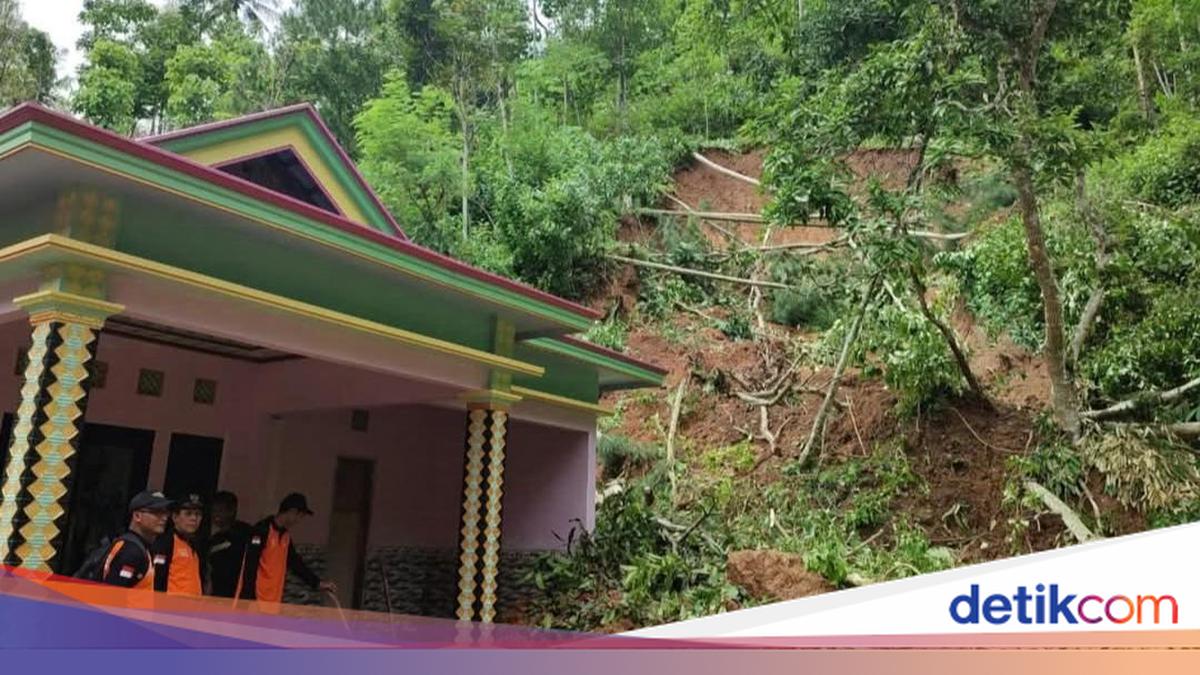 Longsor Timpa 9 Rumah Warga di Trenggalek