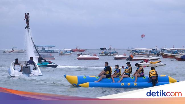 Potret Keseruan Liburan Natal di Pantai Tanjung Benoa Bali