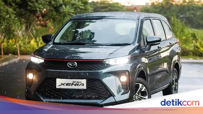 Tips Aman Berkendara Mobil saat Musim Hujan
