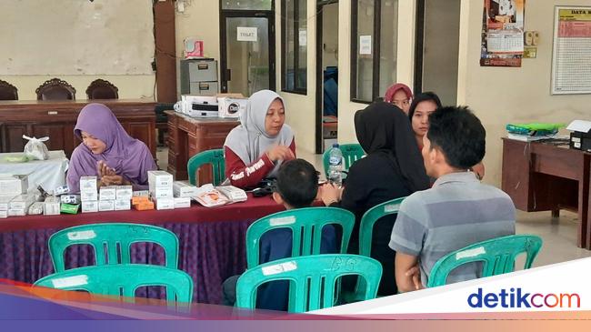 Seratusan Warga Desa di Pati Diduga Keracunan, Alami Demam hingga Muntah