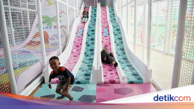 Girangnya Anak-anak Habiskan Libur di Playground