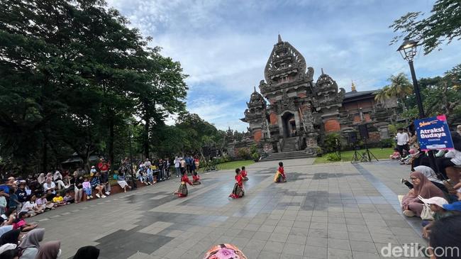 Libur Natal 2024, Atraksi Budaya Nusantara Curi Perhatian Pengunjung di TMII