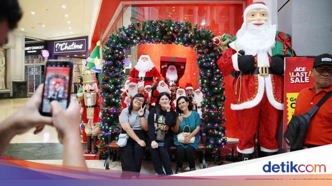 Nuansa Natal Meriahkan Mal di Jakut