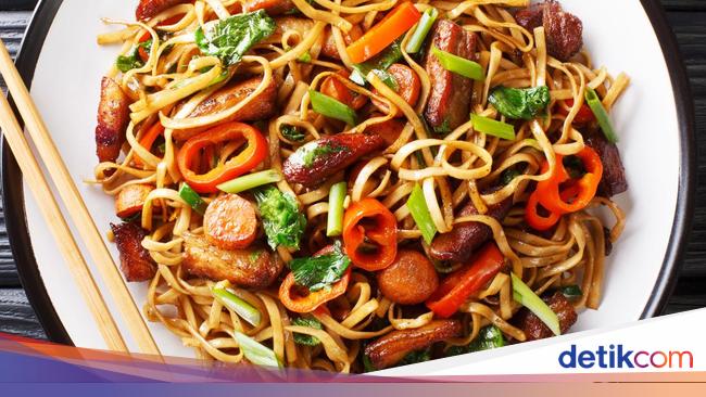 Resep Mie Goreng Ayam dan Sosis yang Gurih Mulur Untuk Makan Malam